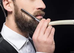Как выбрать опасную бритву для стрижки бороды?